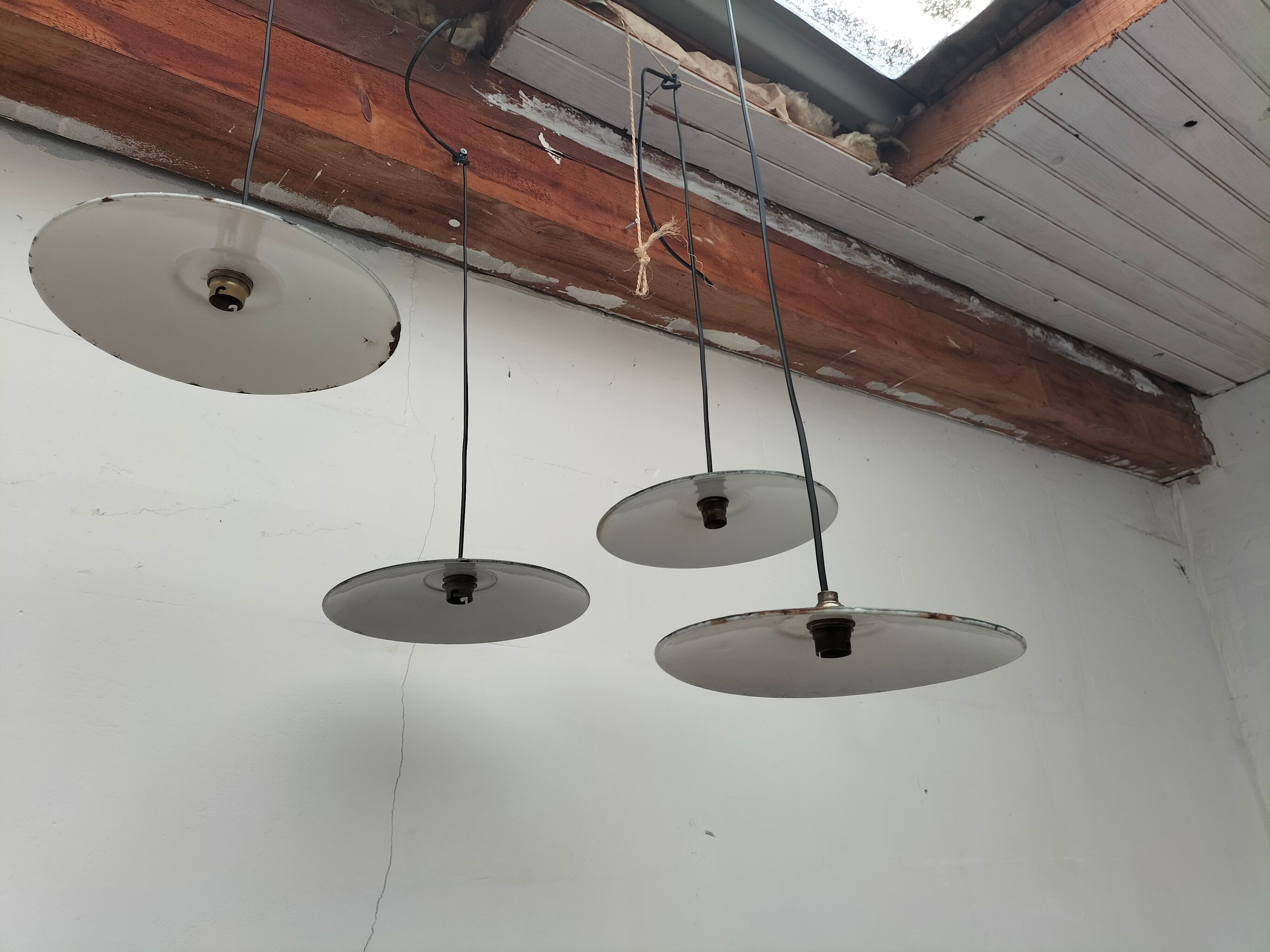 4 hanging lamps