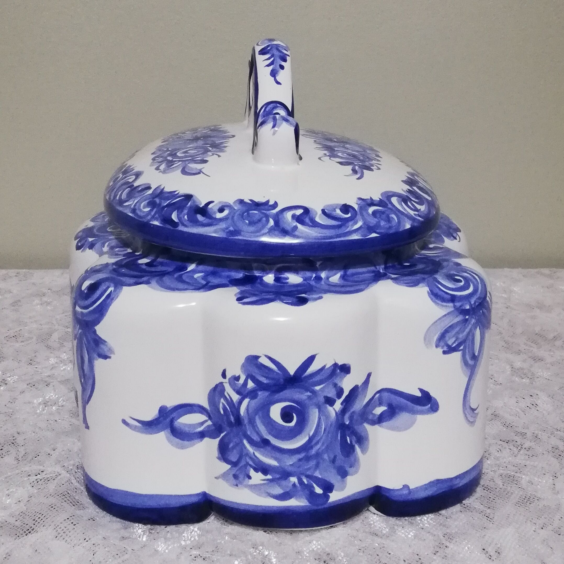 Delft earthenware tureen