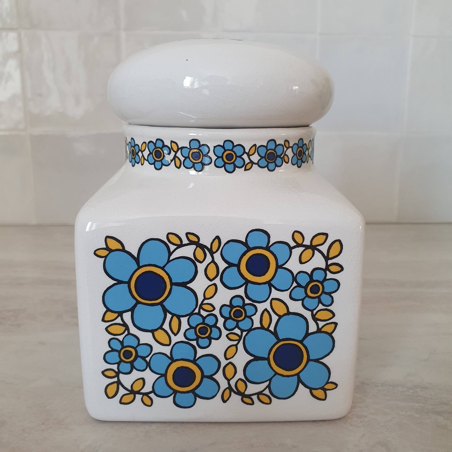 Ceramic storage pot with blue flower pattern Tauntun Vale / England