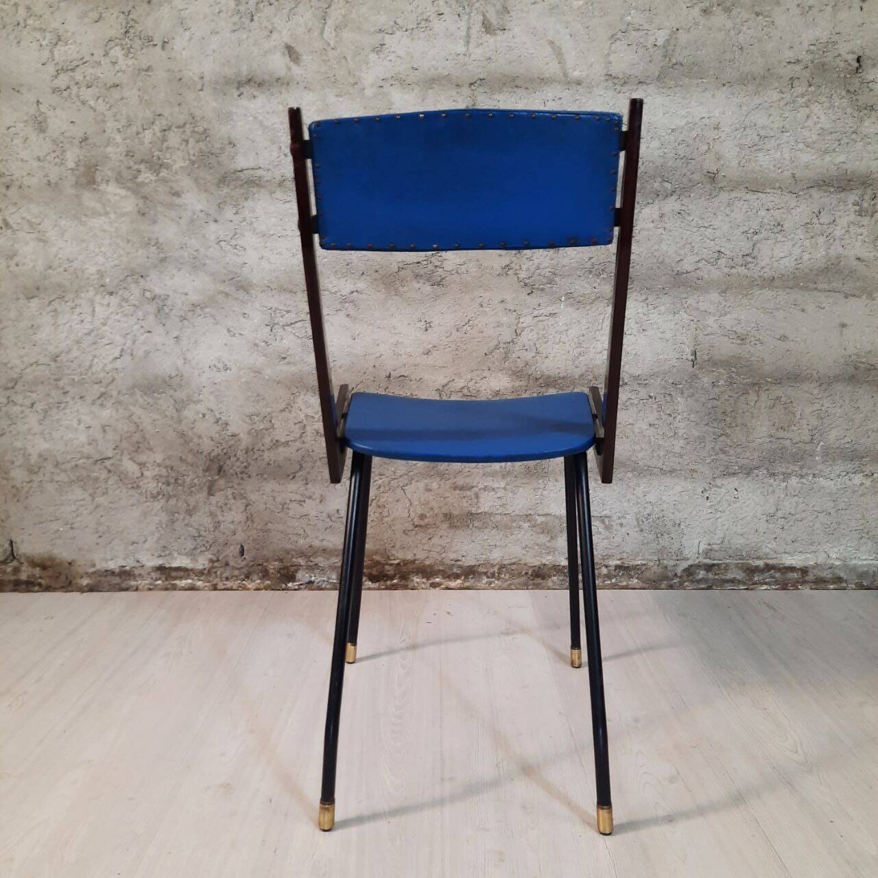 Vintage lacquered top desk with iron structure and pointed brass feet