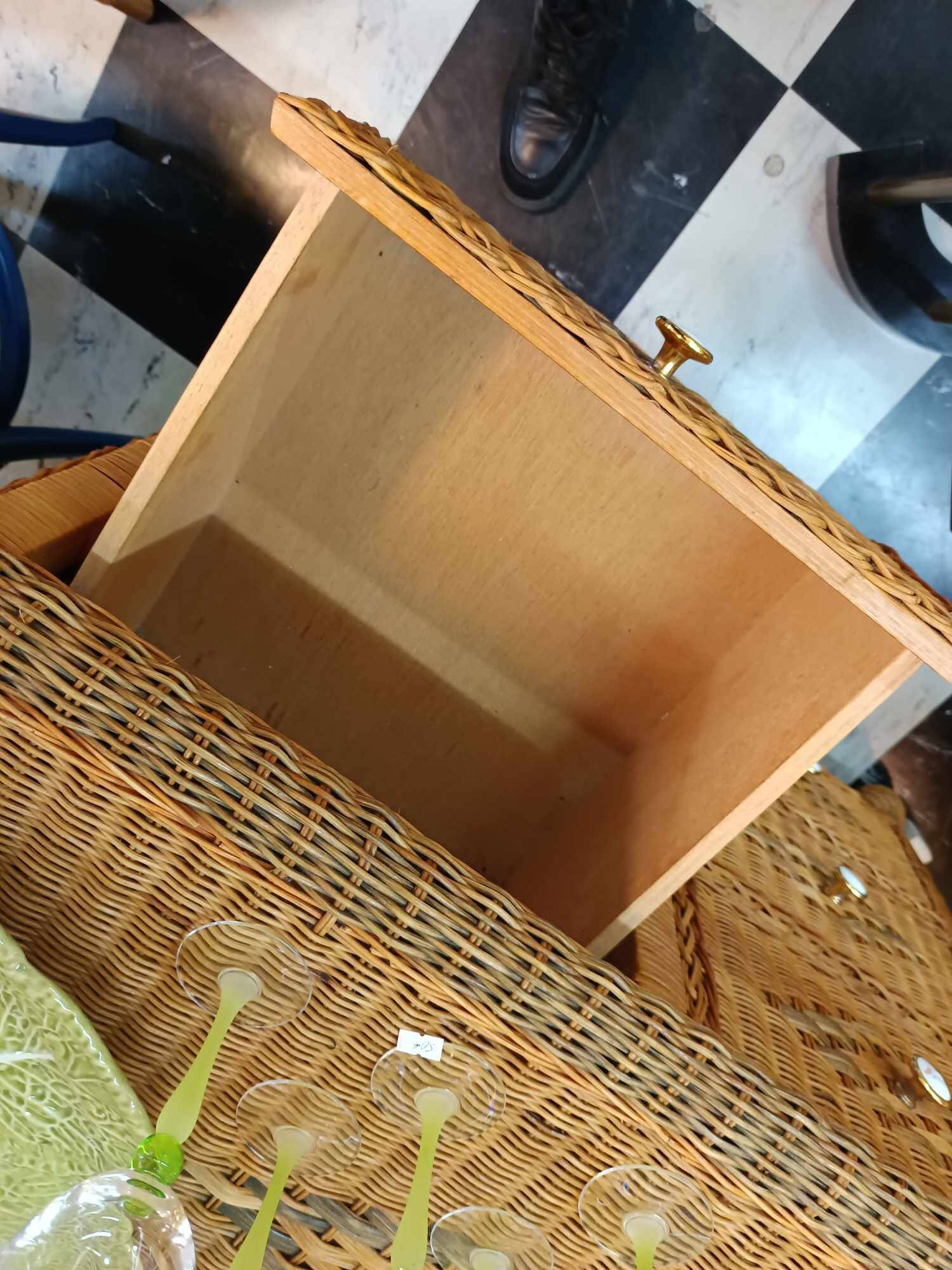 Commode en rotin vintage 1970