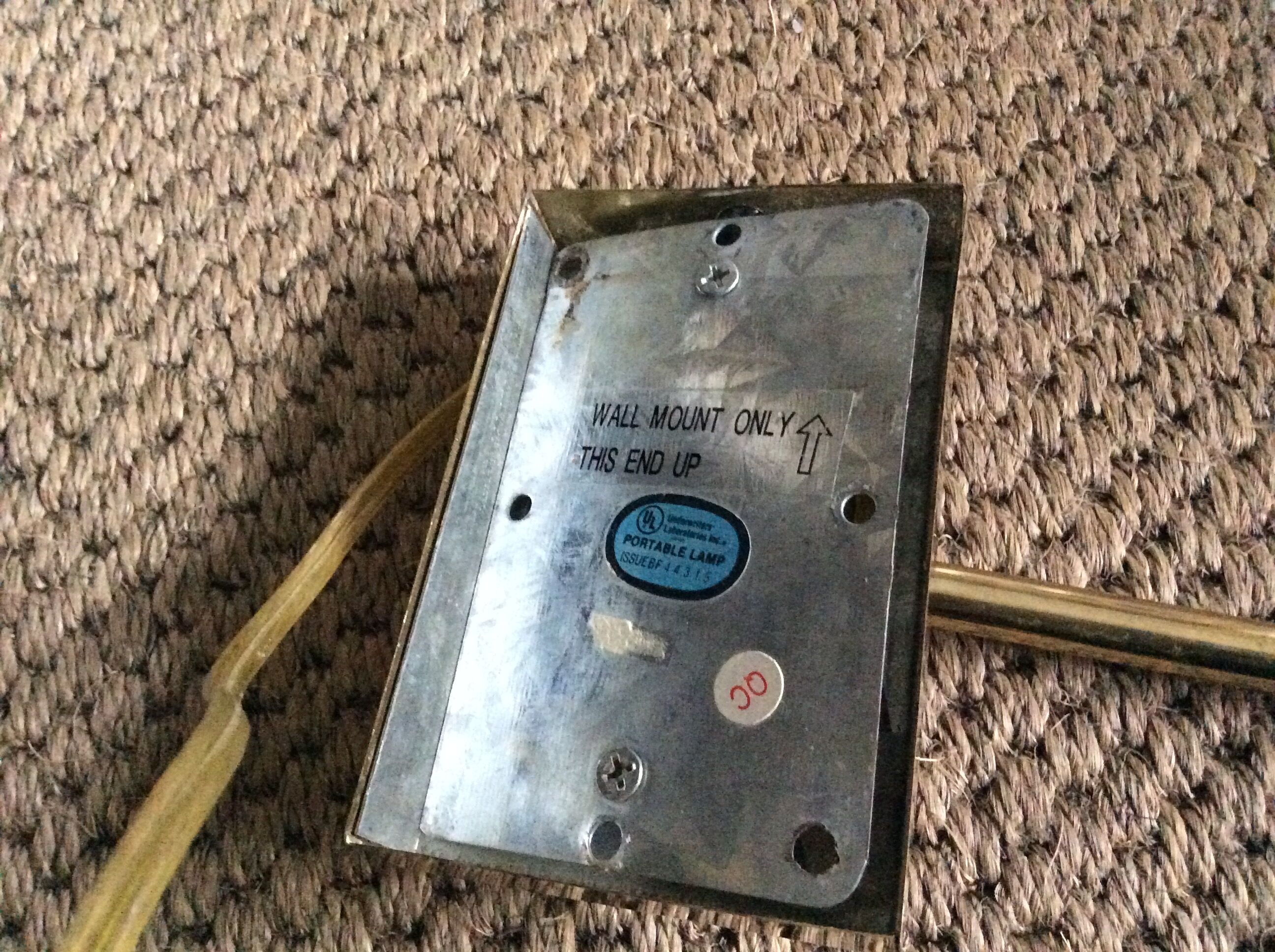 Wall lamp in gold metal