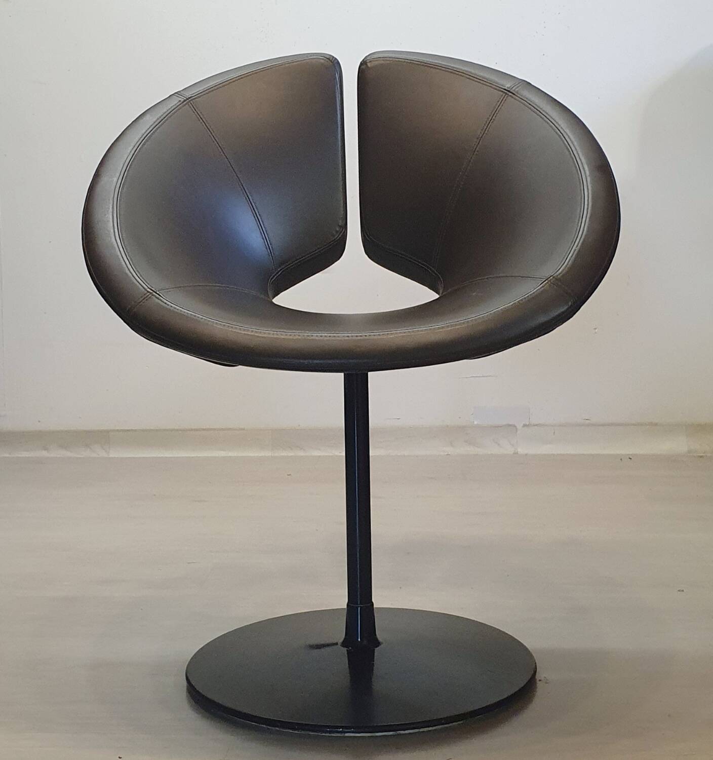 'Little Apollo' chair for Artifort