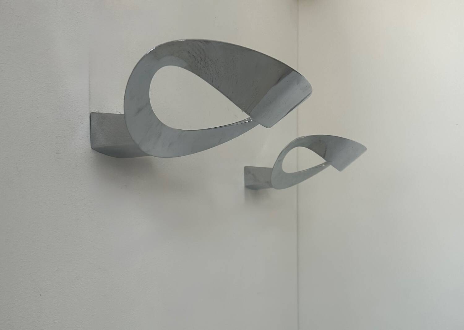 Pair of Mesmeri wall lamps for Artemide, Chrome-plated metal, Italy 1980