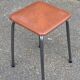 Tabouret vintage carré acier et cuir marron