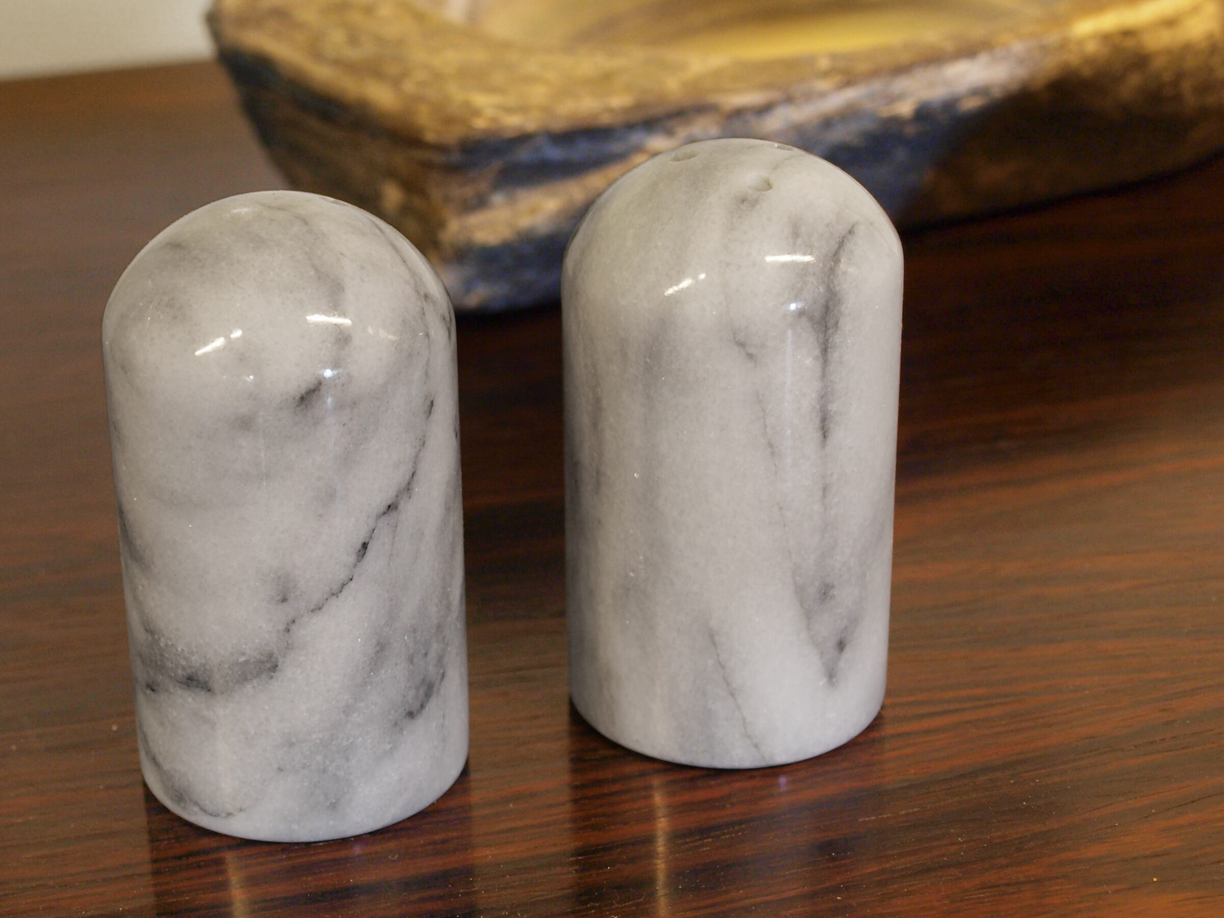 Salt and pepper shaker in Carrara marble