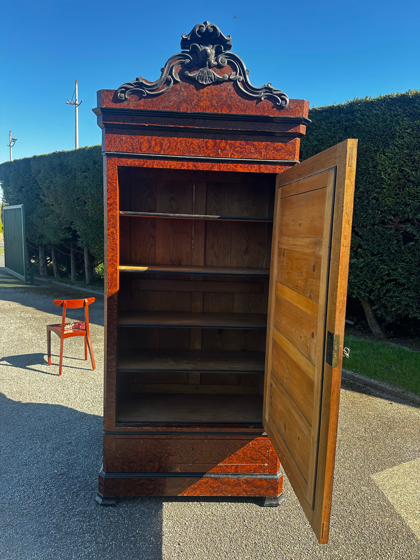 Armoire à glace Napoléon III en placage de loupe