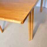 Extendable rectangular table in blond wood