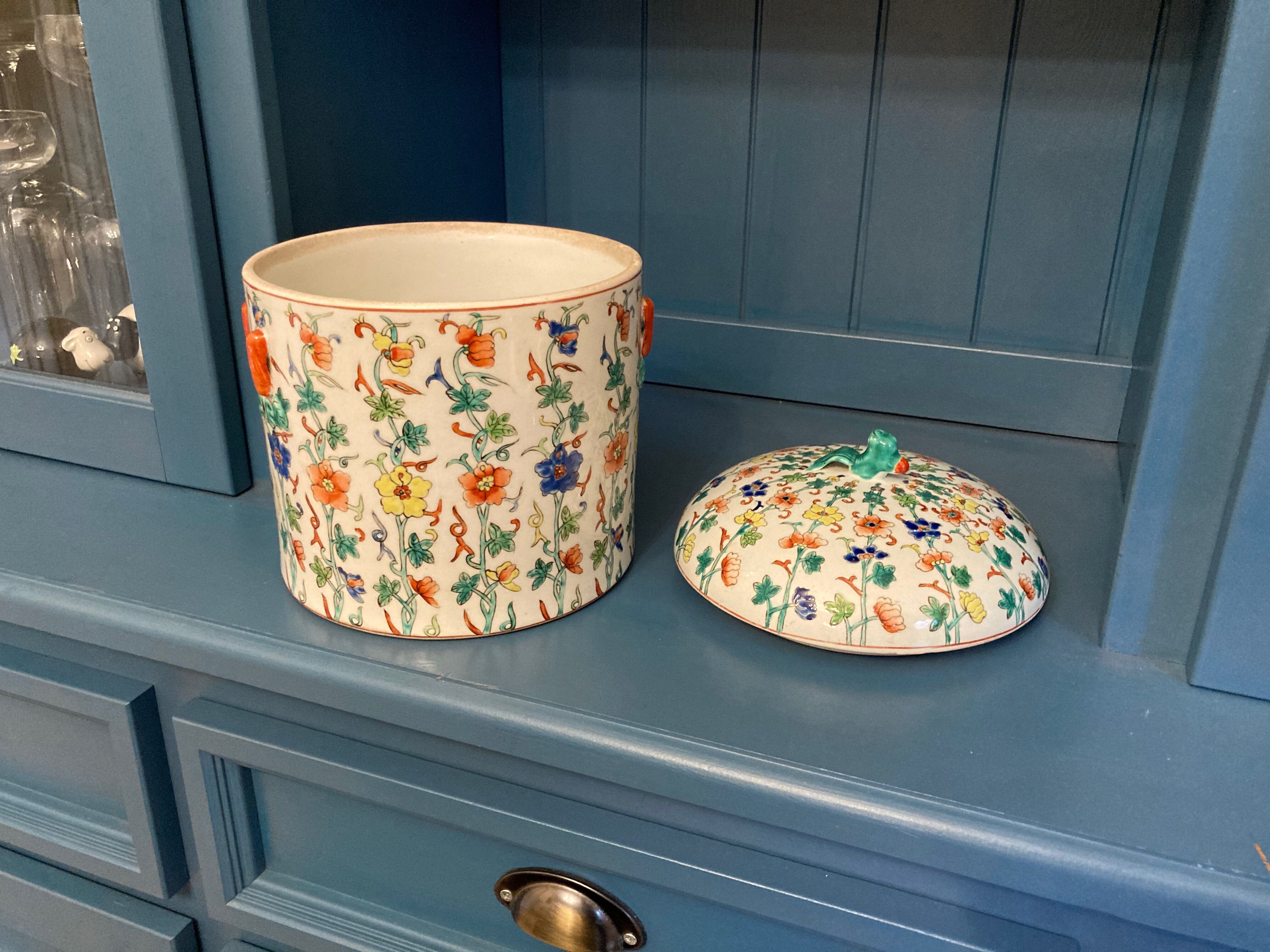 Old porcelain pot says ginger