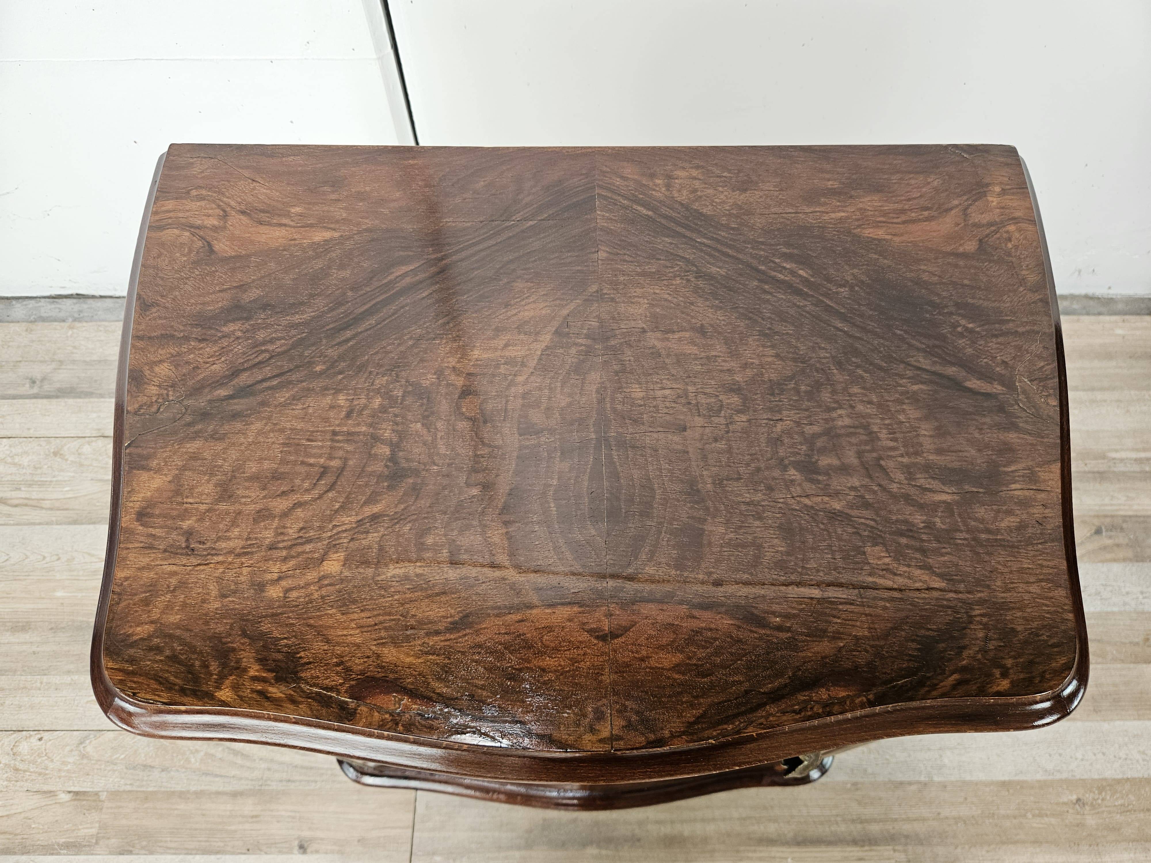 Pair of 1940s Chippendale bedside tables in walnut burl