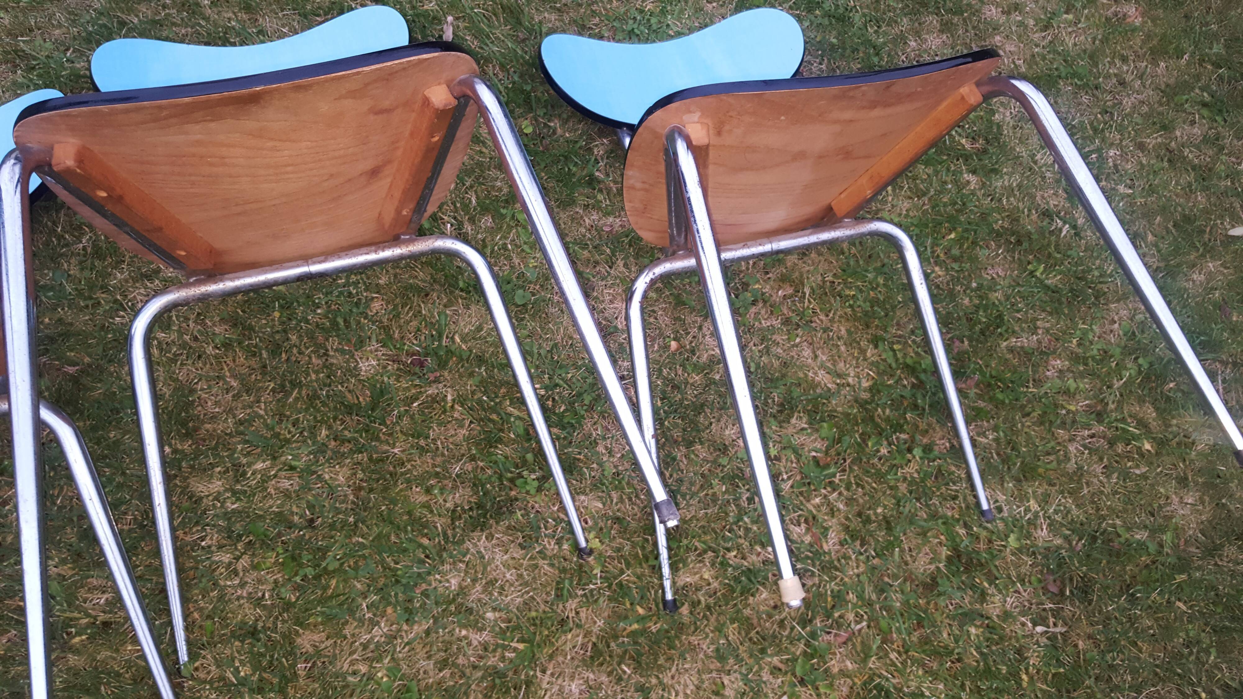 4 chaises vintages en formica bleues