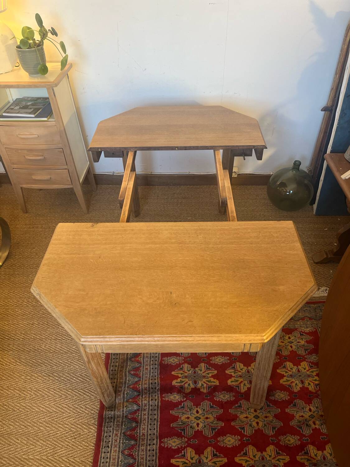 Extendable wooden art deco table for 4 to 8 people