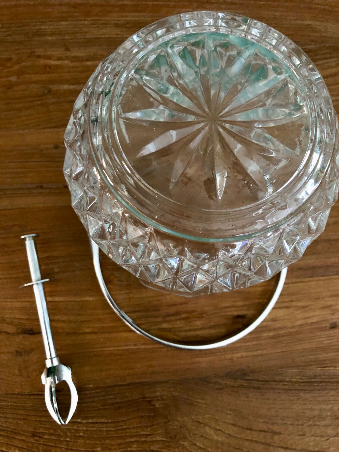 Ice bucket with tongs