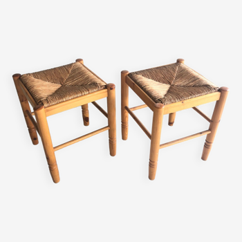 2 tabourets en bois assises carrées paillés
