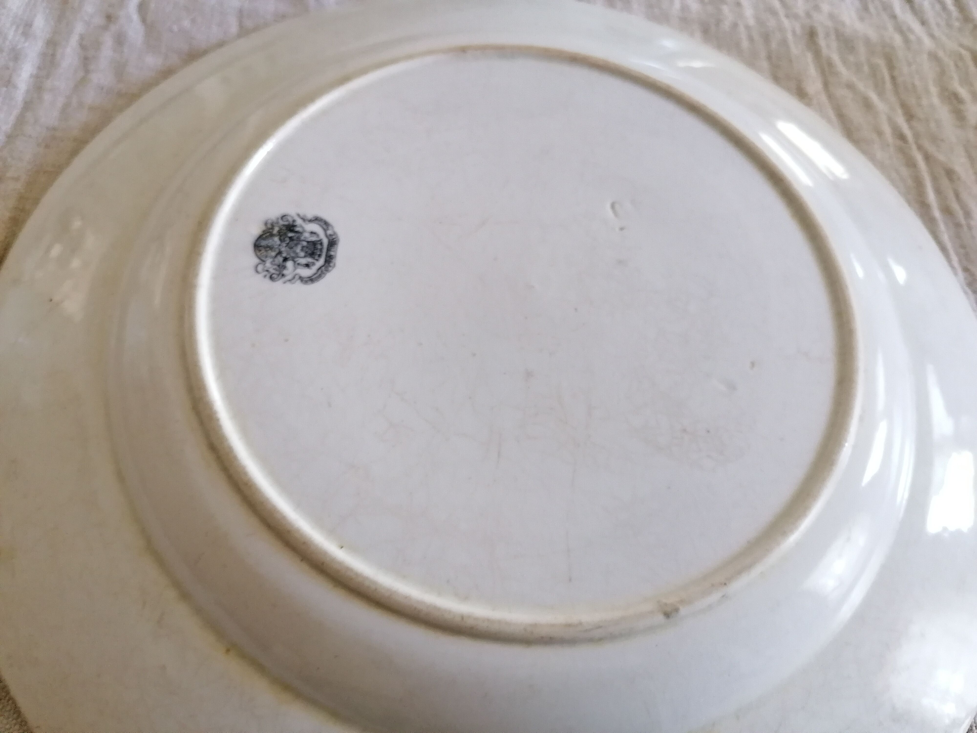 Round dish Old man Bordeaux