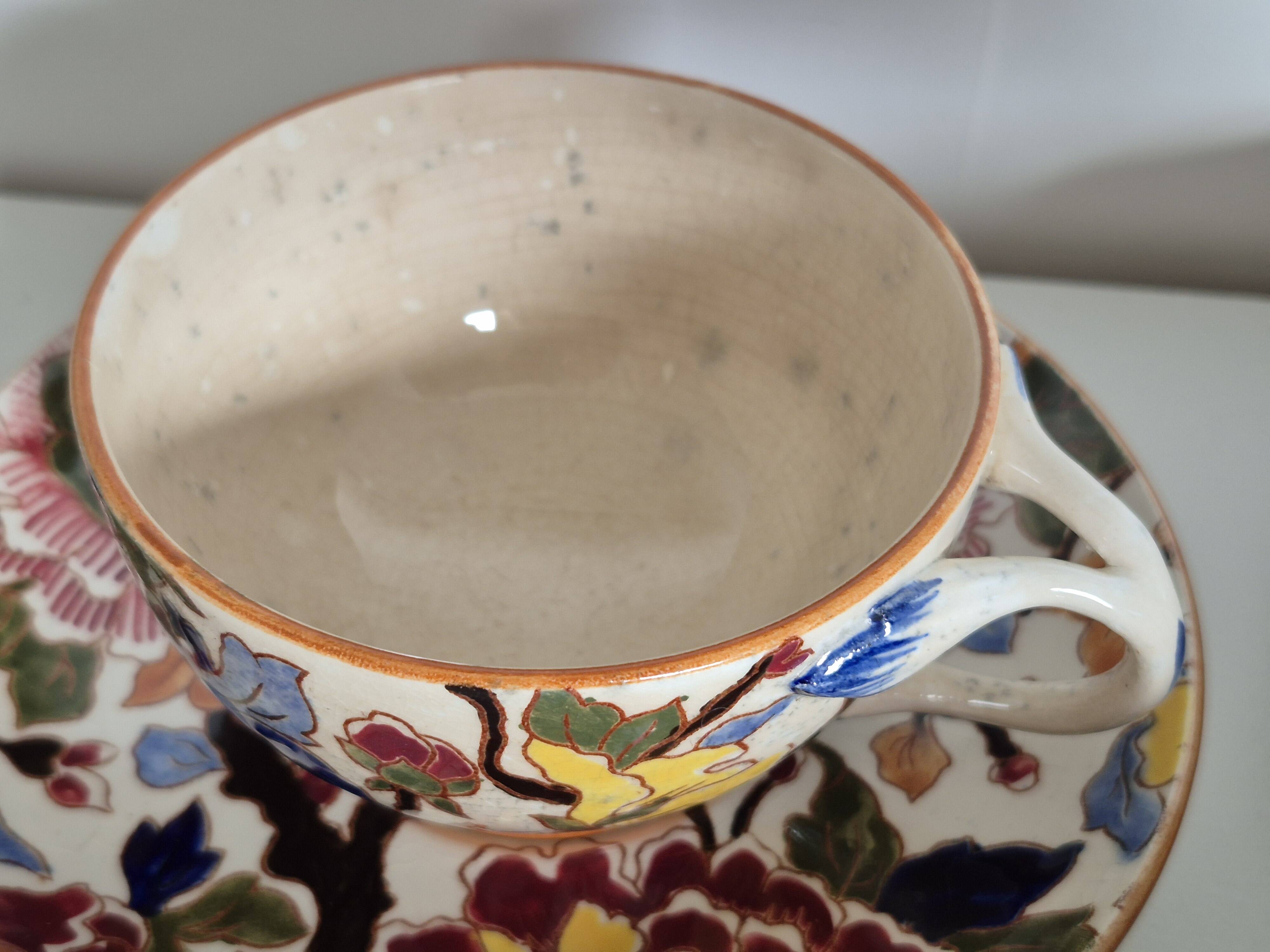 Cups (3) and saucers (6) for coffee in Gien earthenware, "Peonies" pattern.