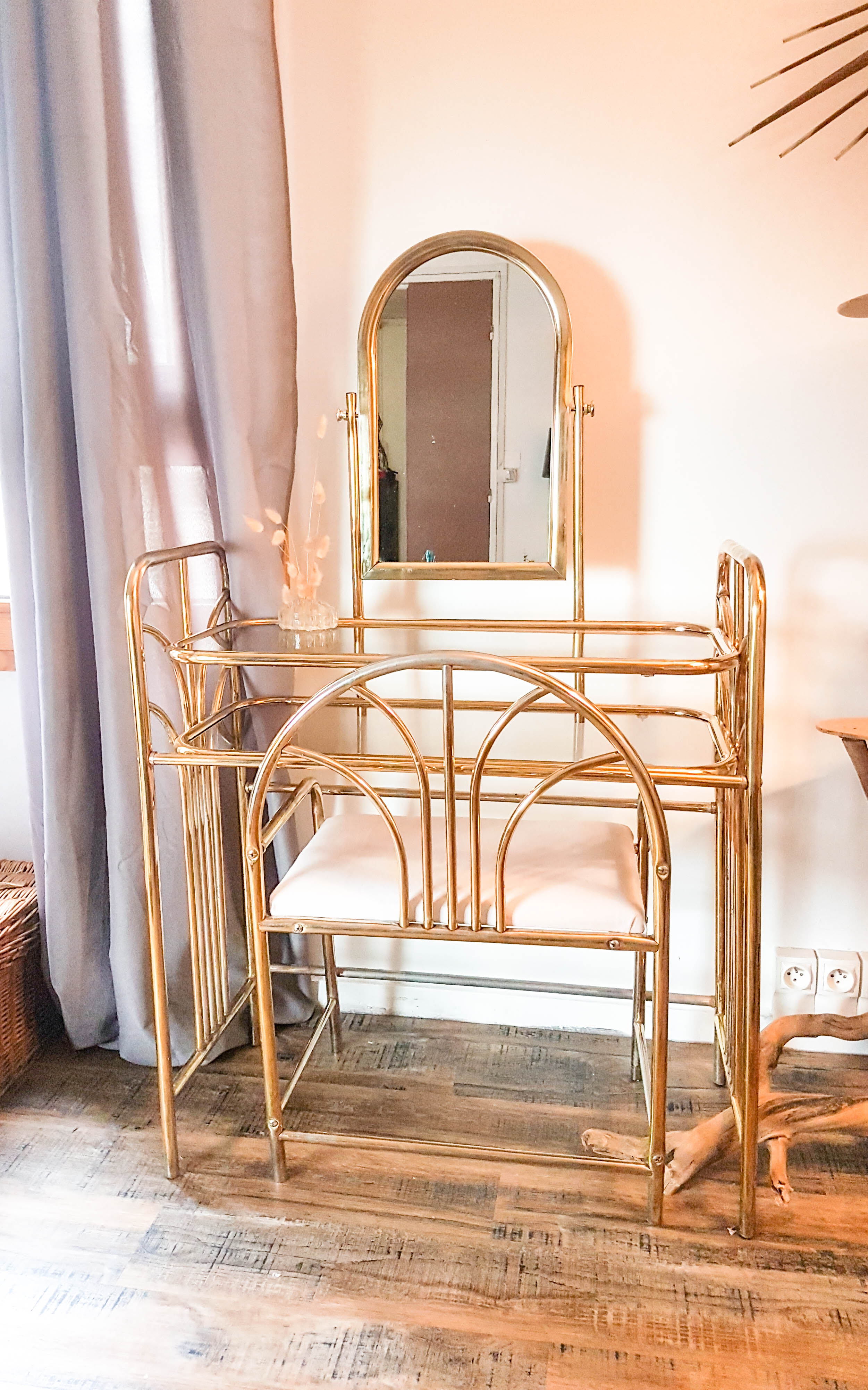 Mid century vintage art deco gold hairdresser