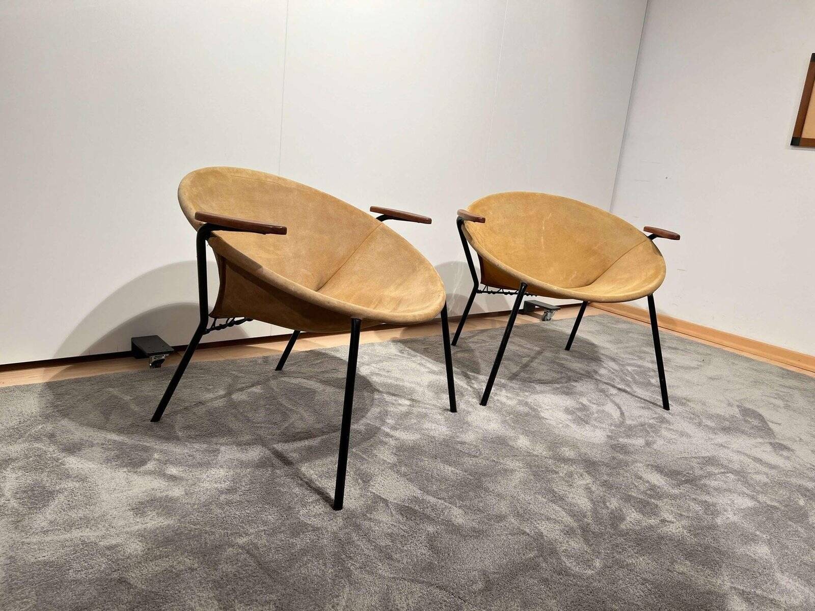Ensemble de fauteuils lounge en cuir suédé jaune attribués à Hans Olsen, Danemark, années 1960.