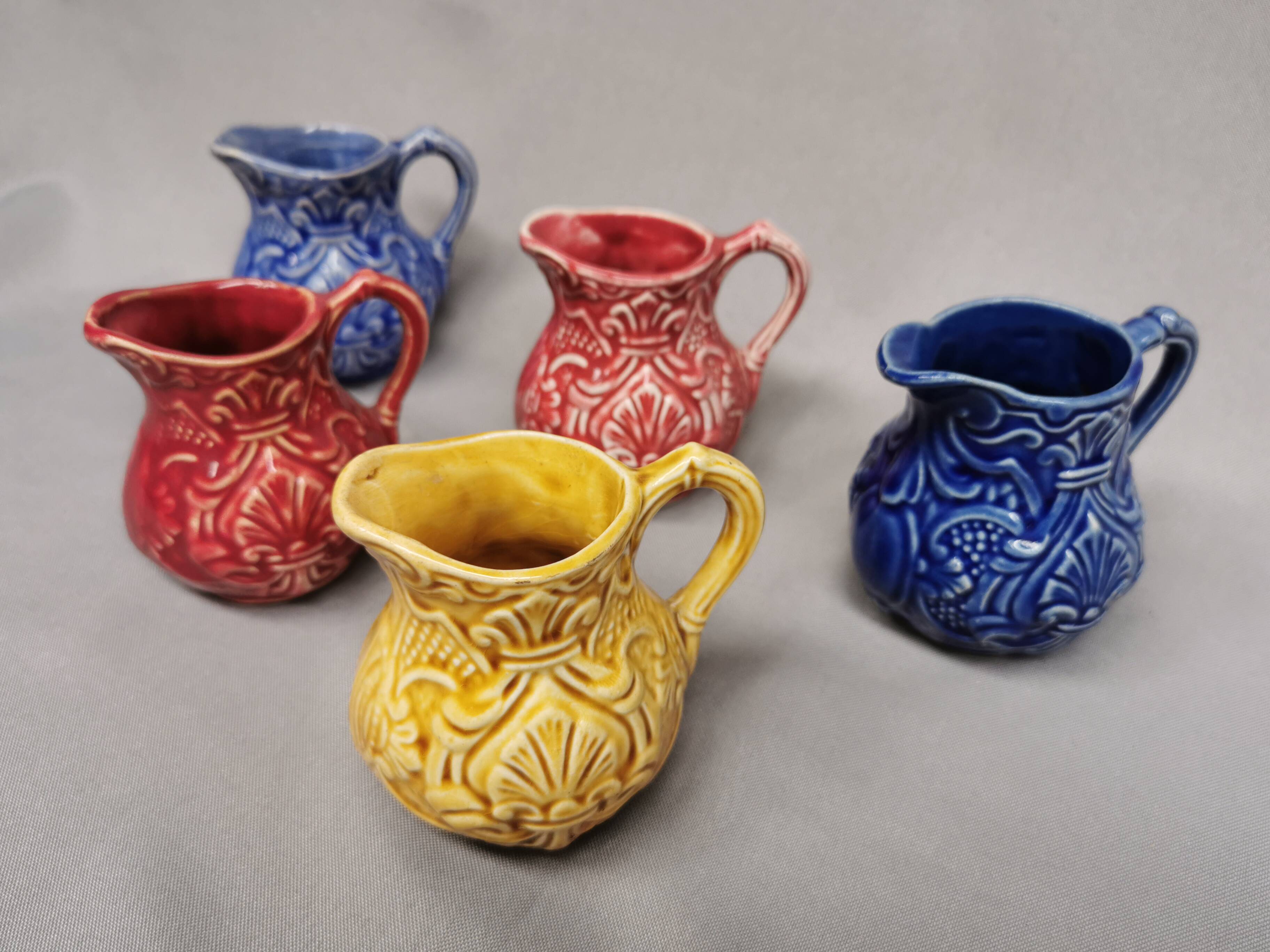 Set of 5 old onnaing barbotine jugs. creamer, sauce boat