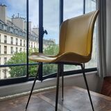 chaises gainées de cuir jaune 60's