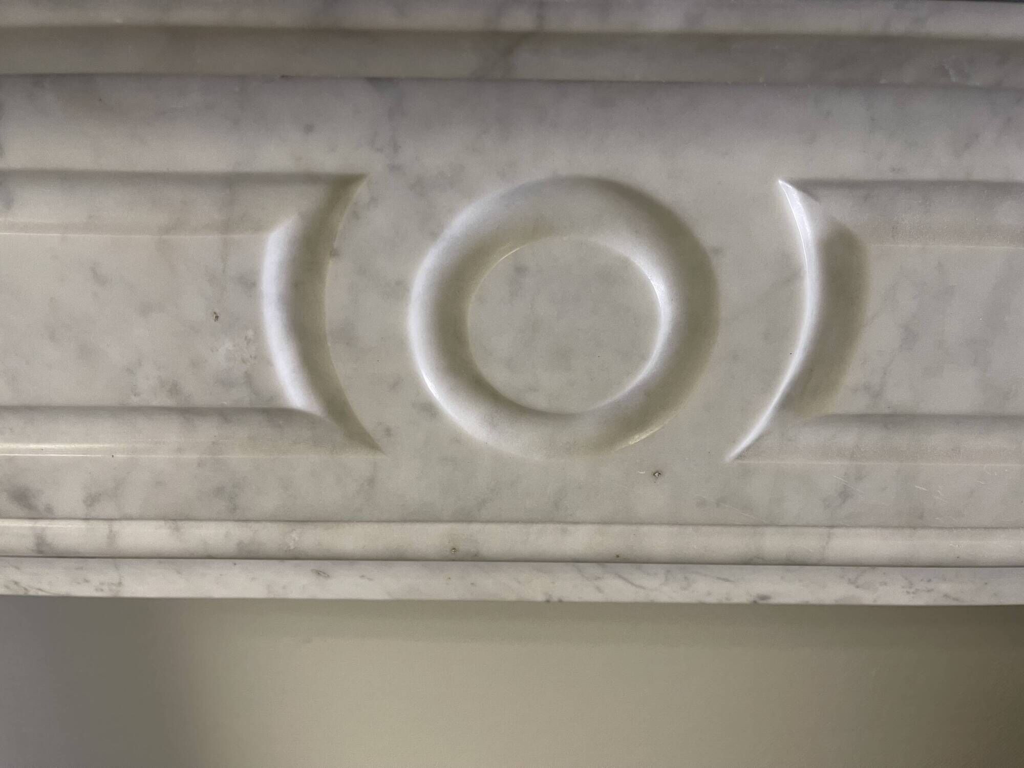 Cheminée de style Louis XVI en marbre blanc carrare xx siècle