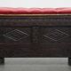 Banc/coffre anglais antique avec siège capitonné rouge