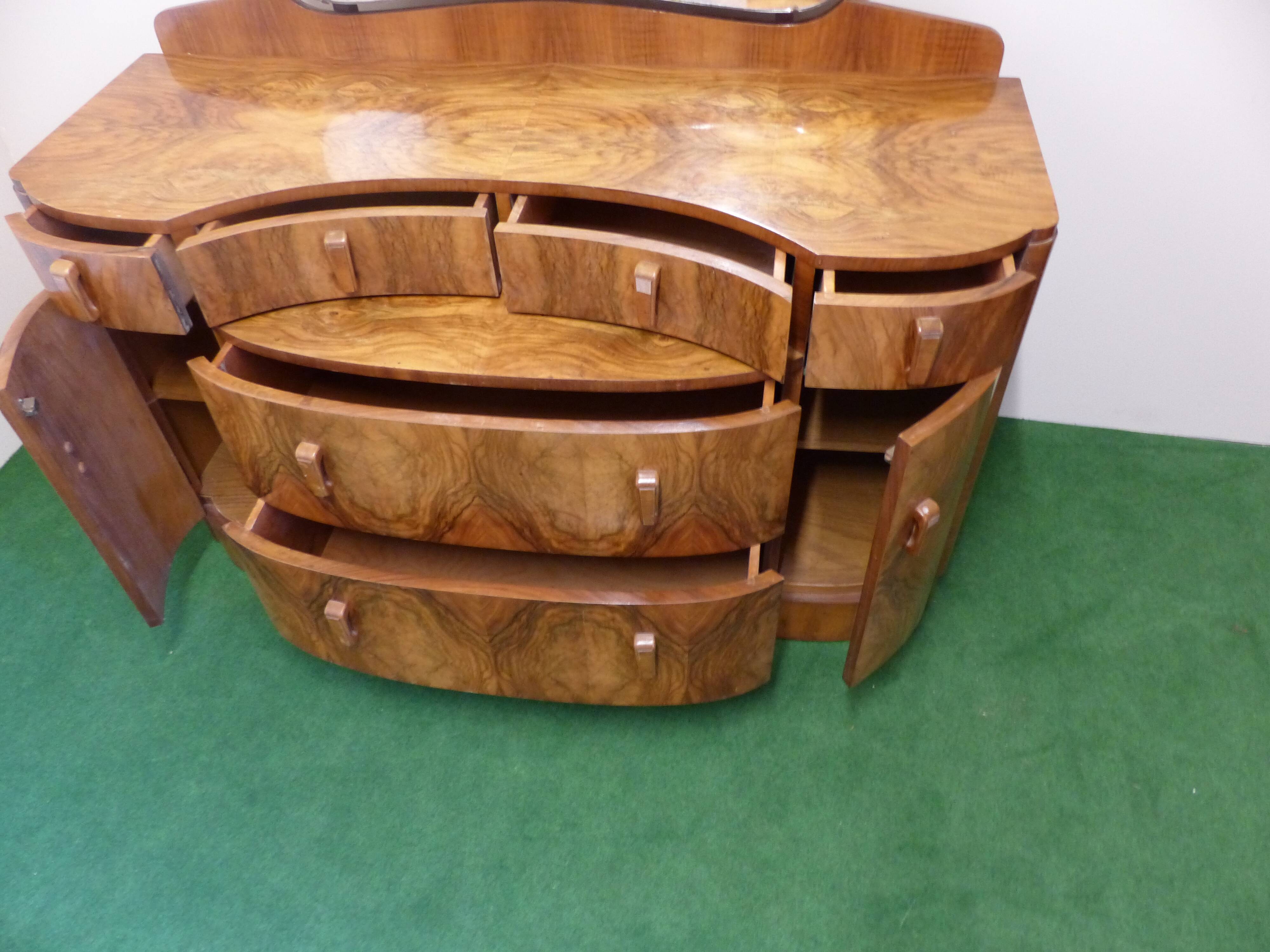 Art deco dressing table