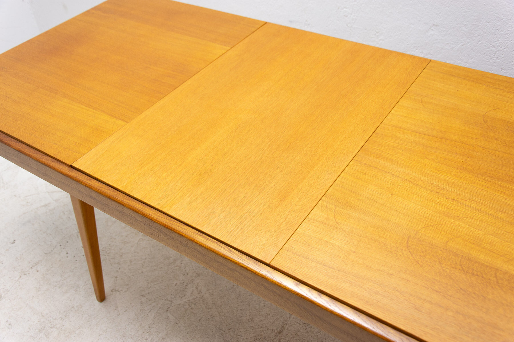 Table à manger pliante du milieu du siècle par František Jirák pour Tatra nábytok  années 1970