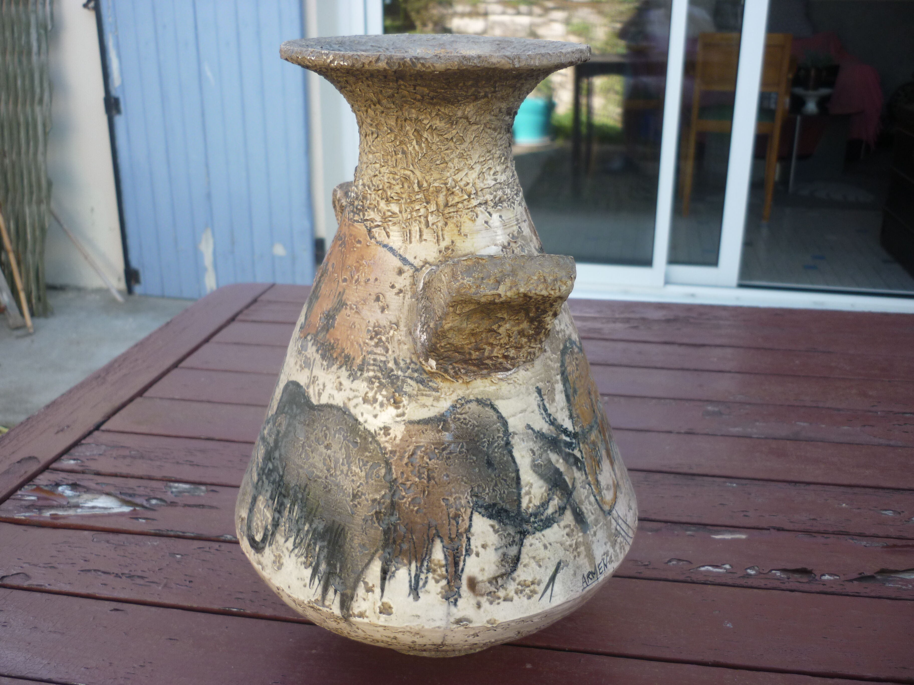 Vase vintage décor animaux préhistoire signé Armen