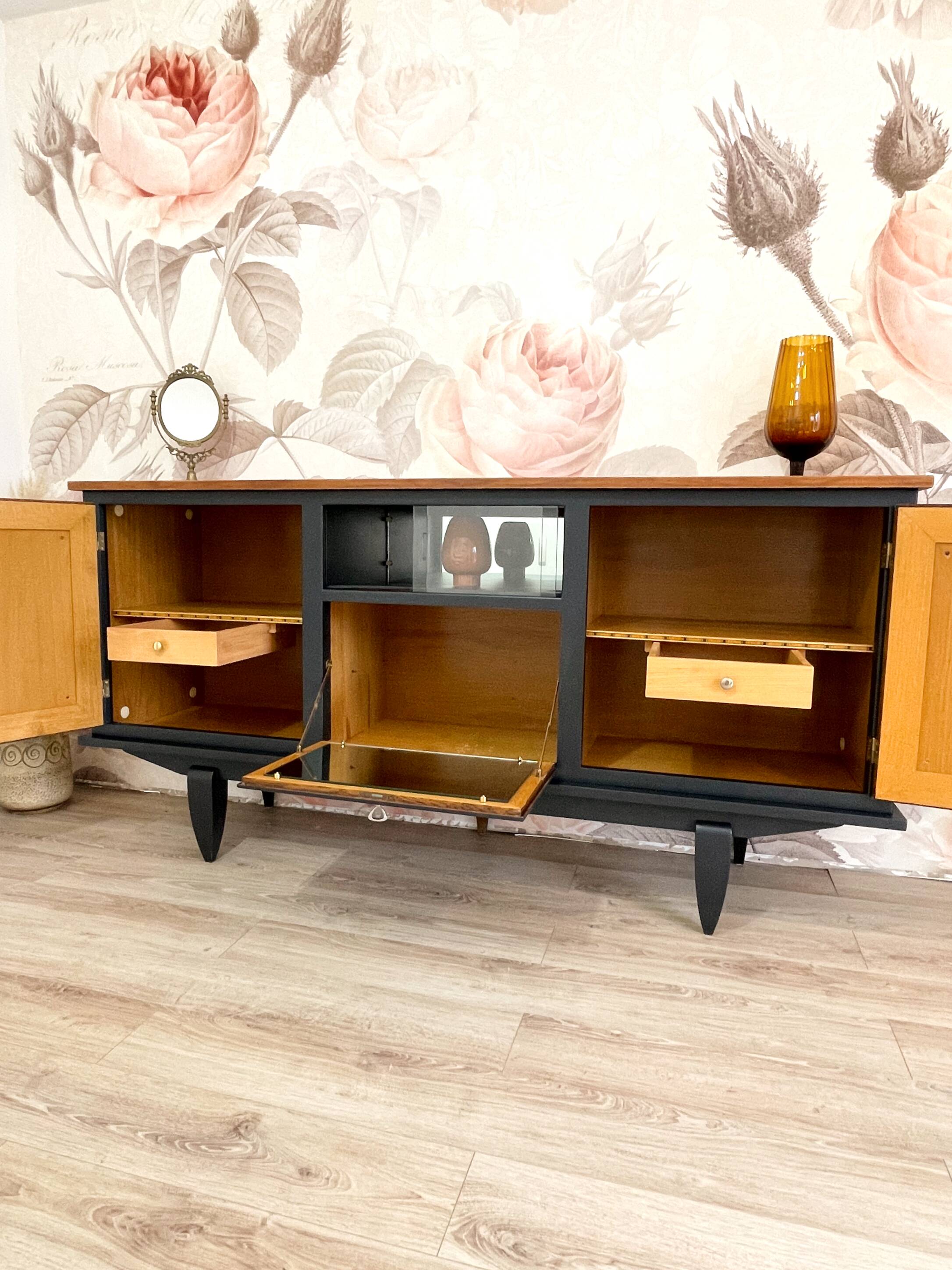 Revisited Vintage Enfilade