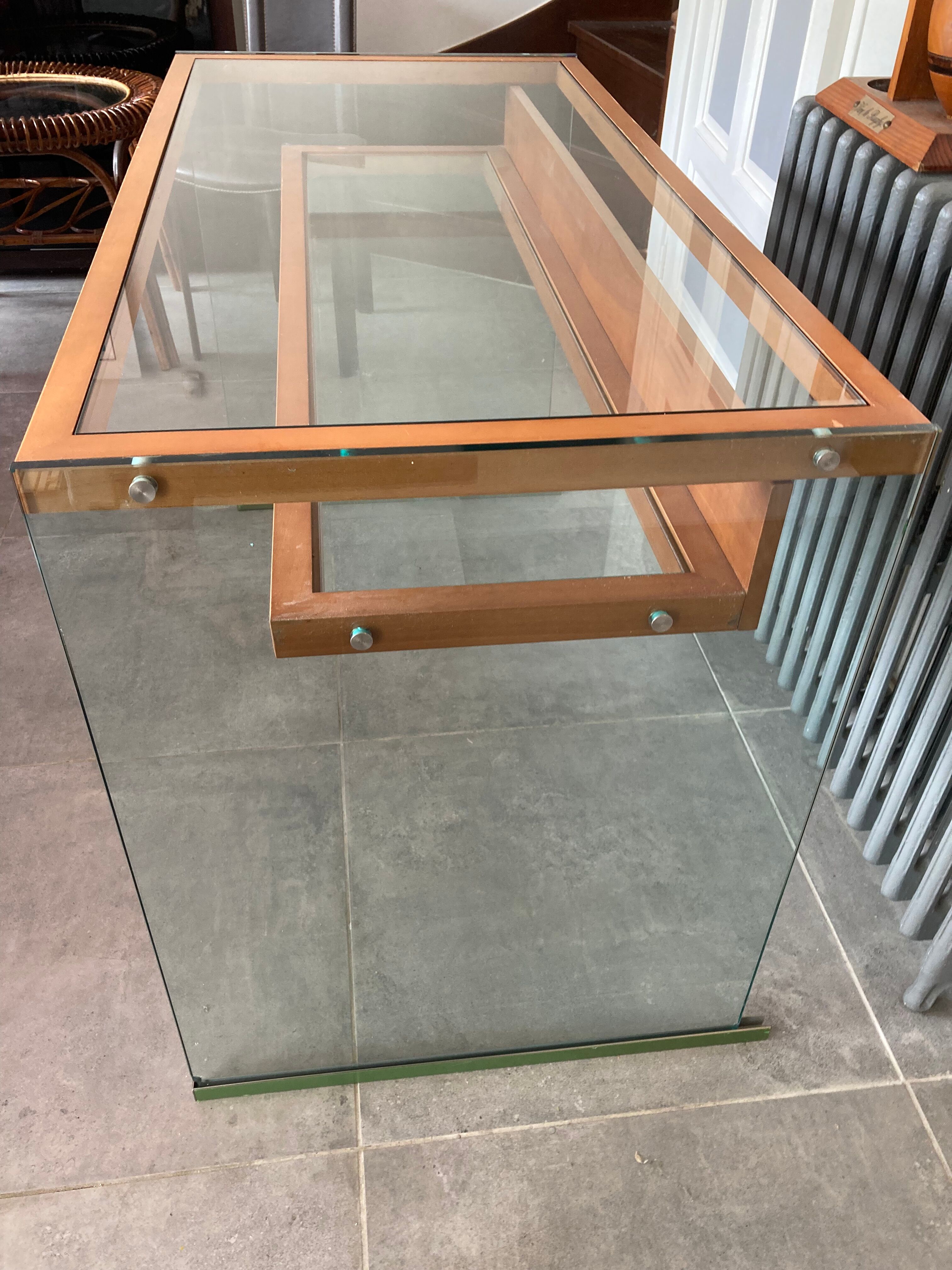 Desk glass structure