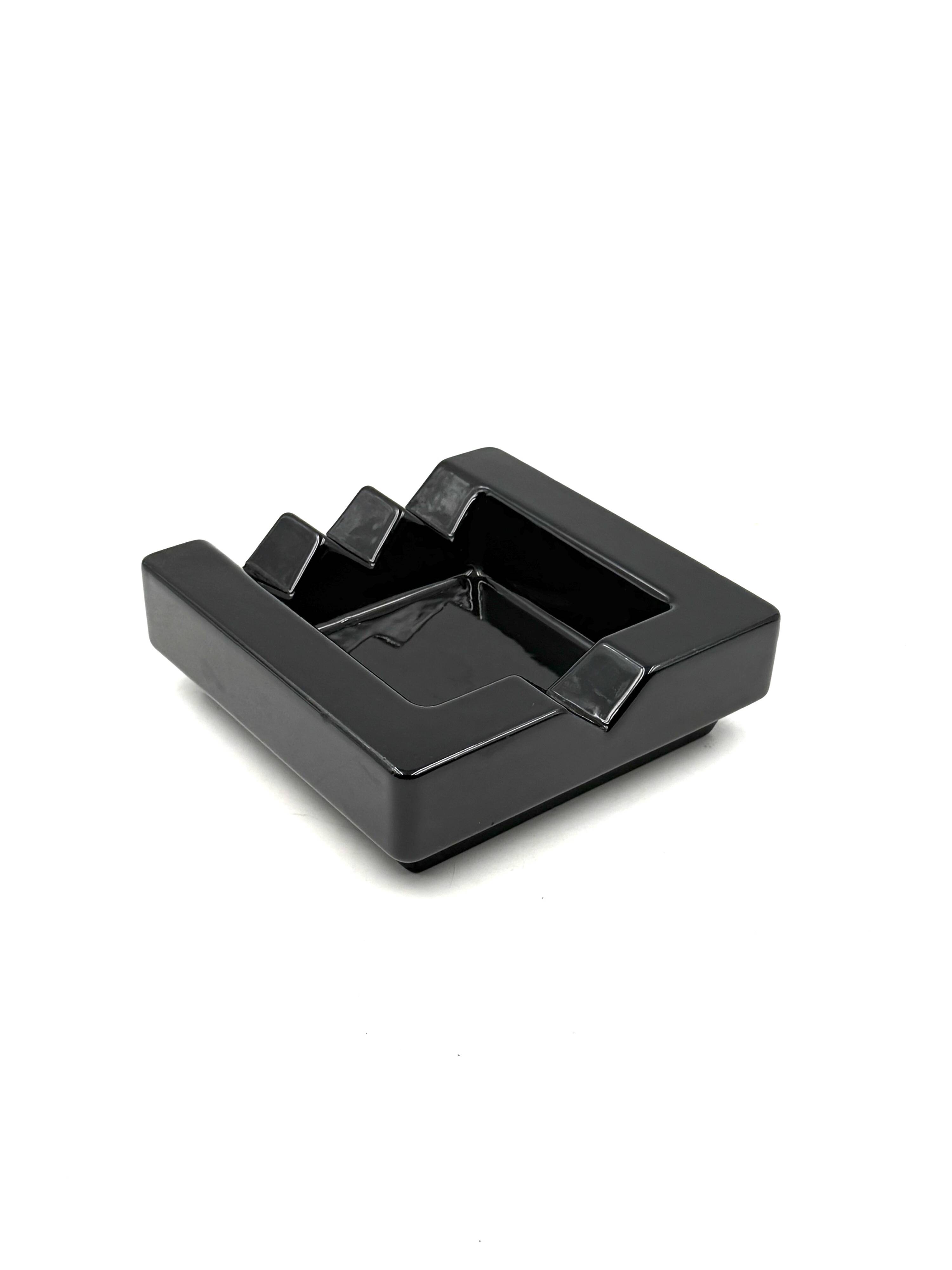 Postmodern ceramic ashtray, in the manner of Ettore Sottsass, il Mambruco,