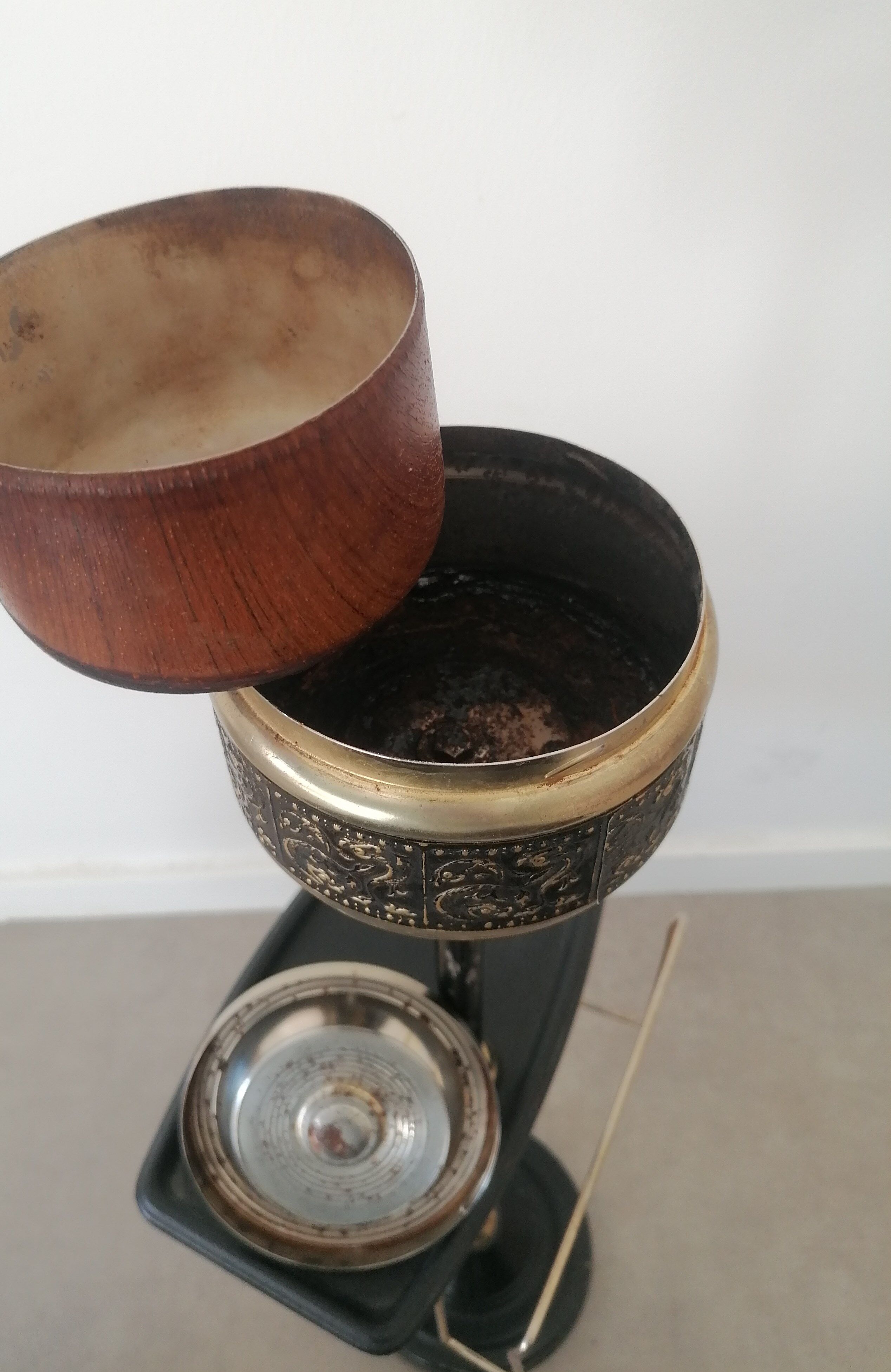 Old standing ashtray 50