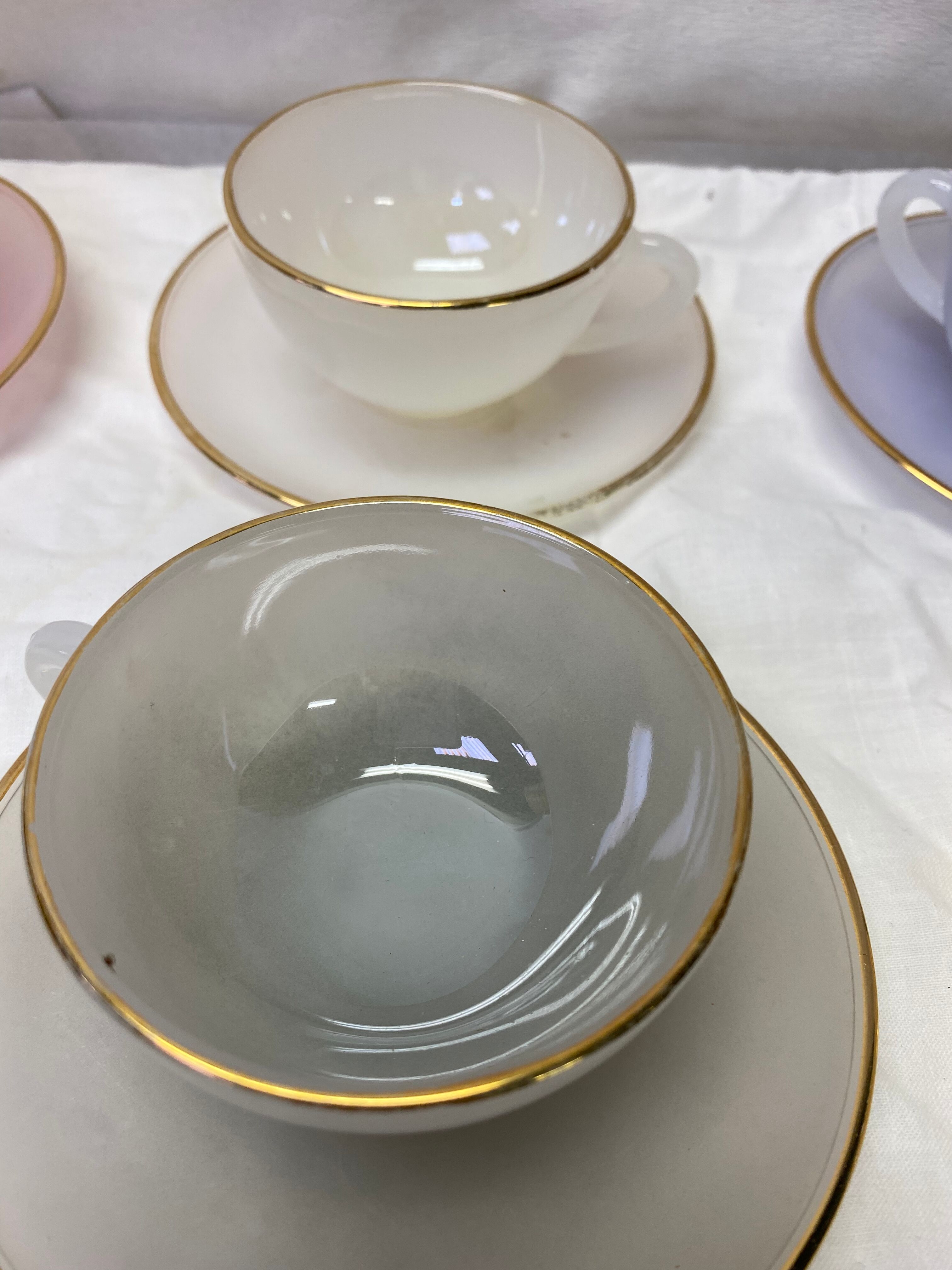 6 vintage cups in iridescent glass