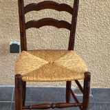 Set of mulched chairs with a straight back