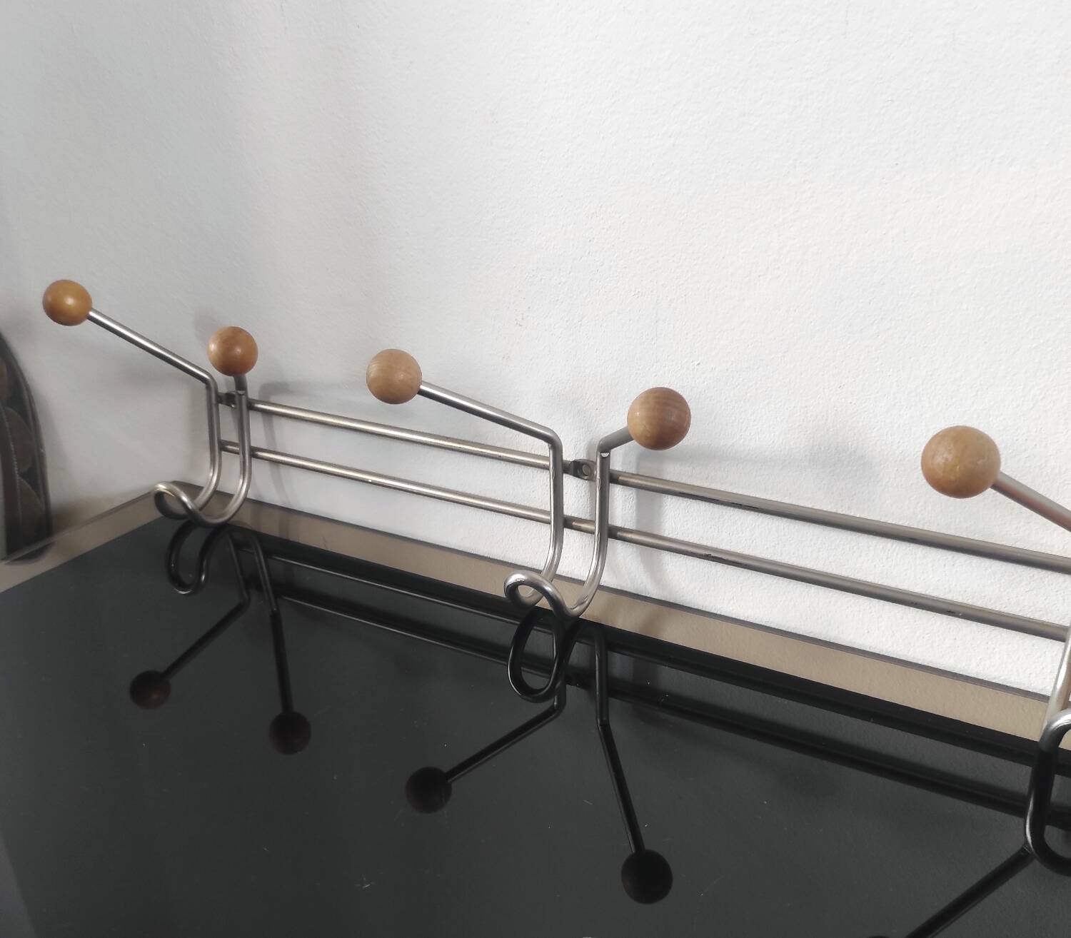 Vintage wall coat rack in brushed metal with wooden balls – Year design