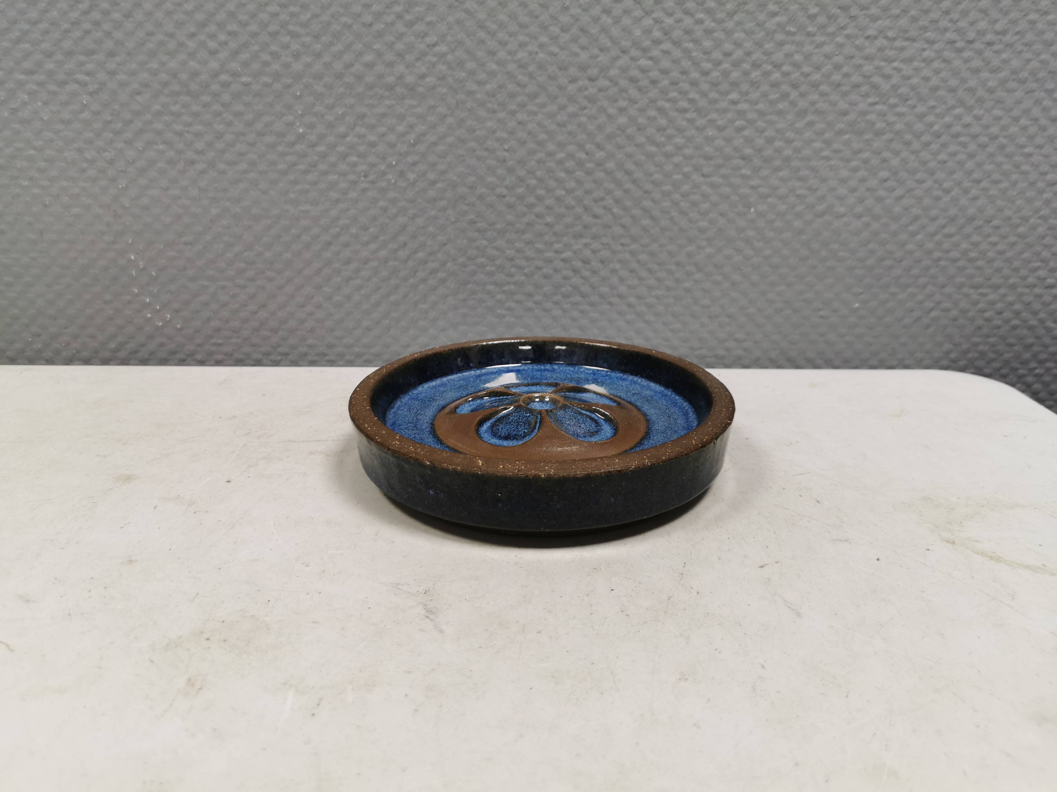 Circular ceramic dish by Marianne Starck (MS) for Michael Andersen, Denmark
