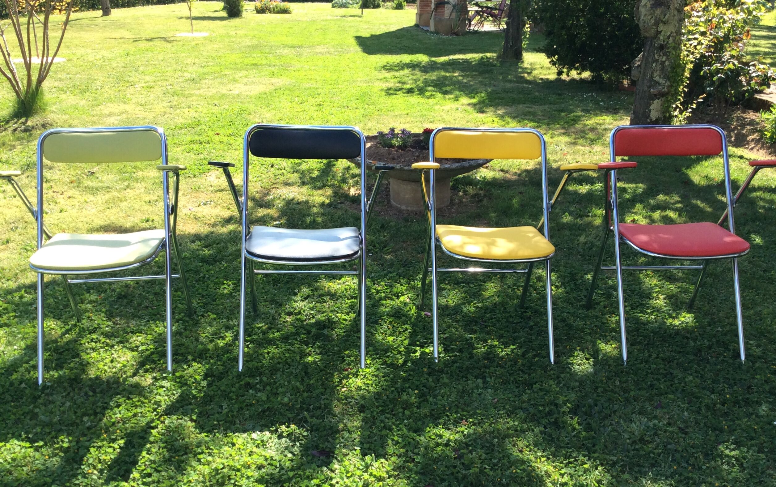 Lot of 4 vintage chairs