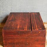Coffre en bois peint