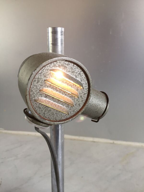 Lampe de bureau liseuse métal martelé design indus/1950-60