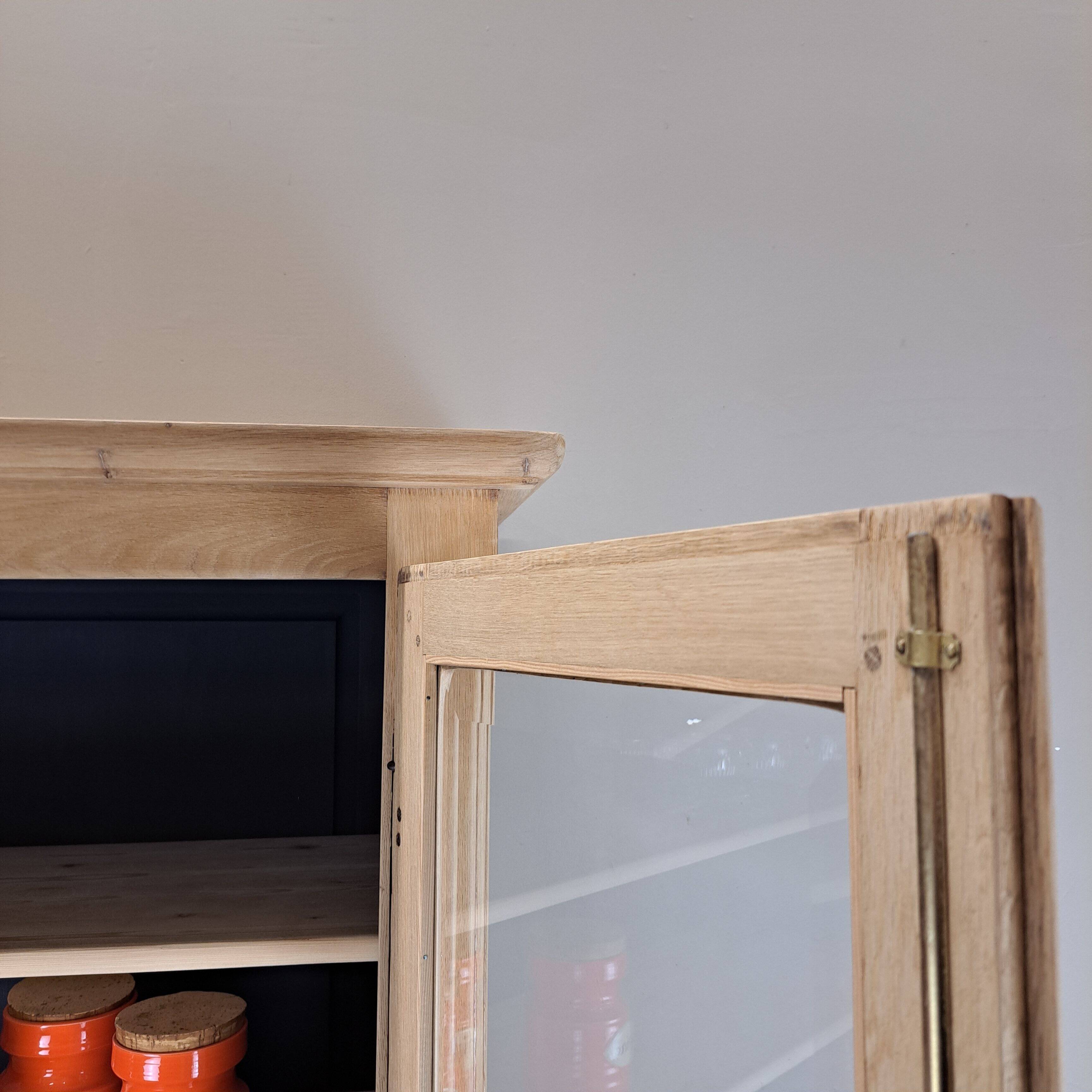 GLASS CABINET IN SOLID OAK