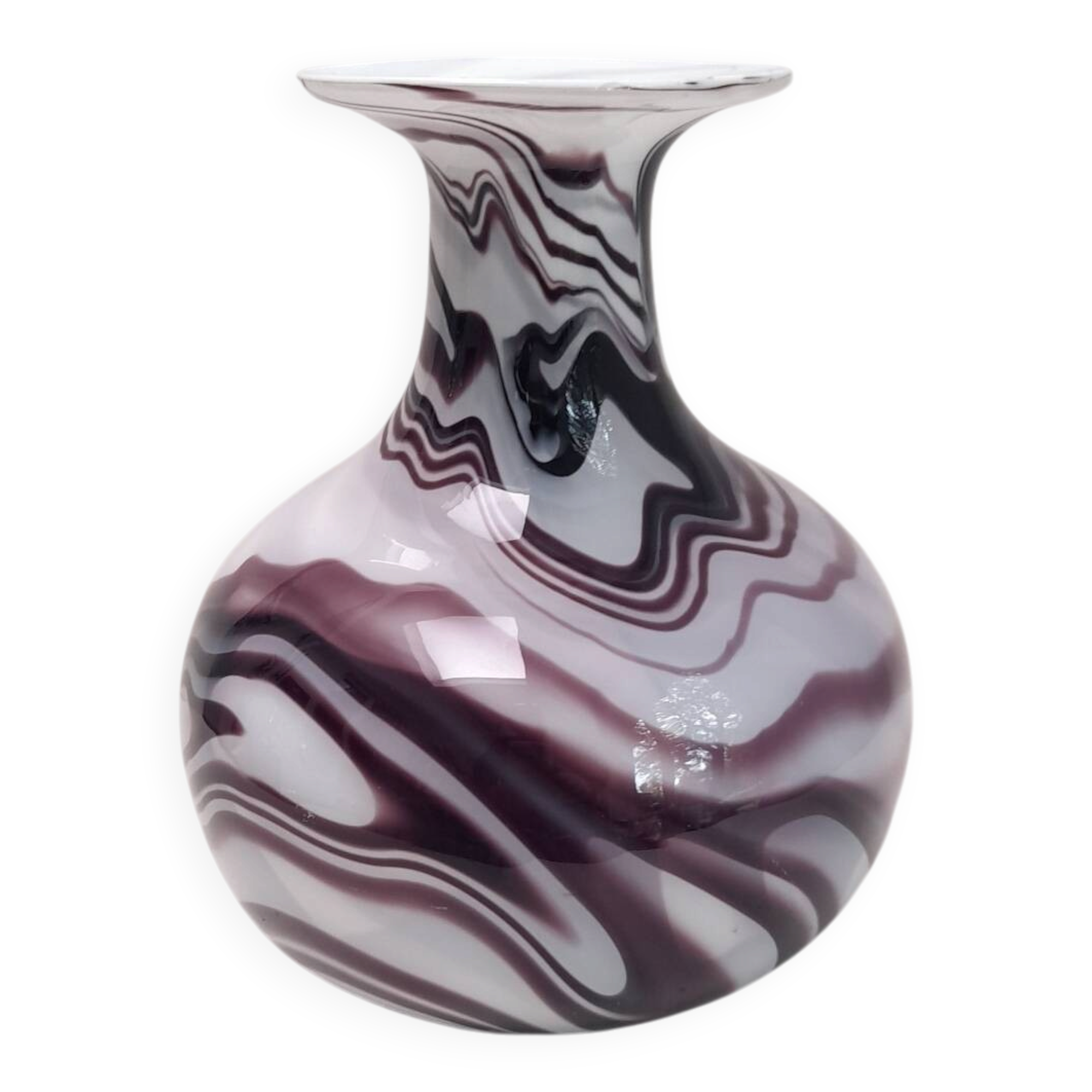 Beautiful vase in purple and white opaline.