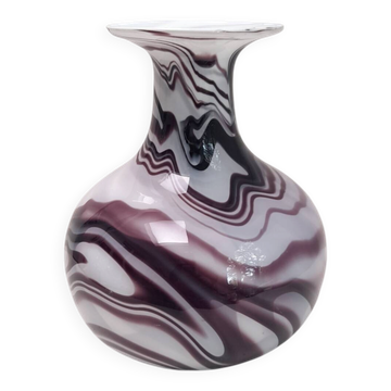 Beau vase en opaline parme et blanc