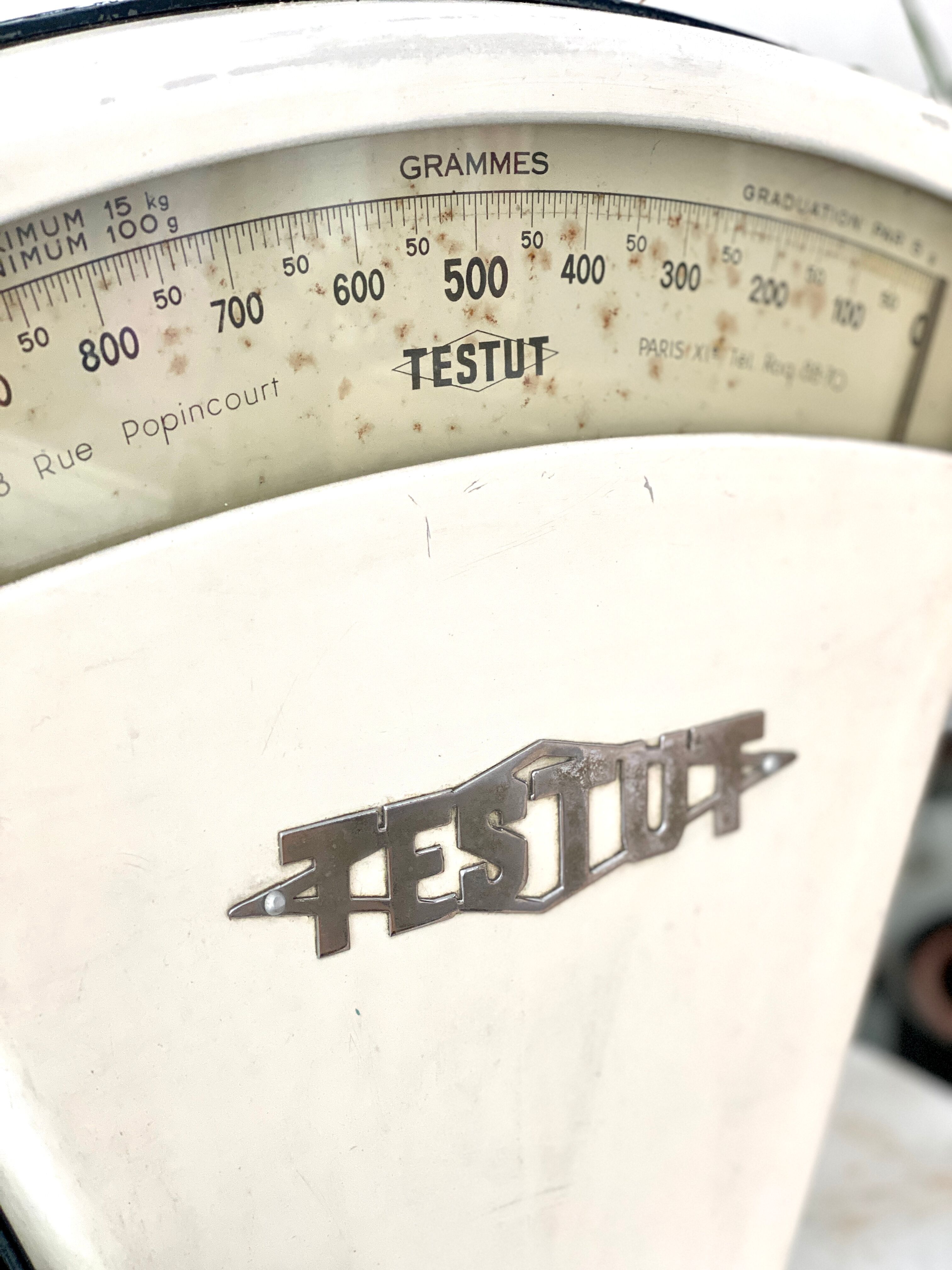 Old vintage Testut grocery scale
