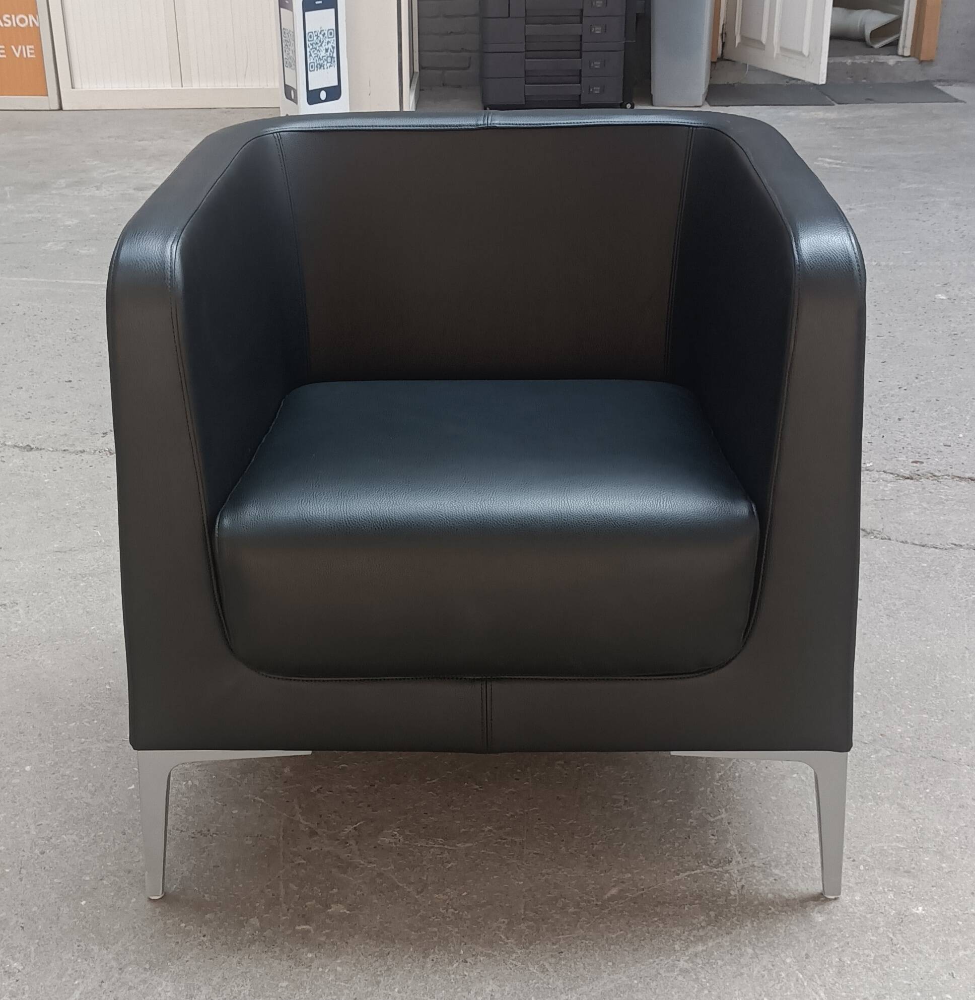 Black segis armchair
