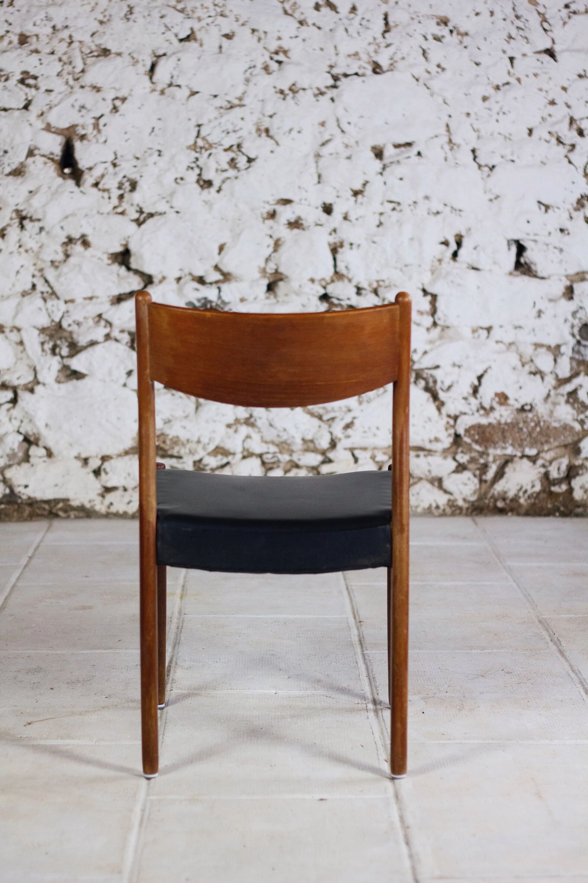 4 Scandinavian Fristho Franeker chairs in teak and faux leather, 1960.
