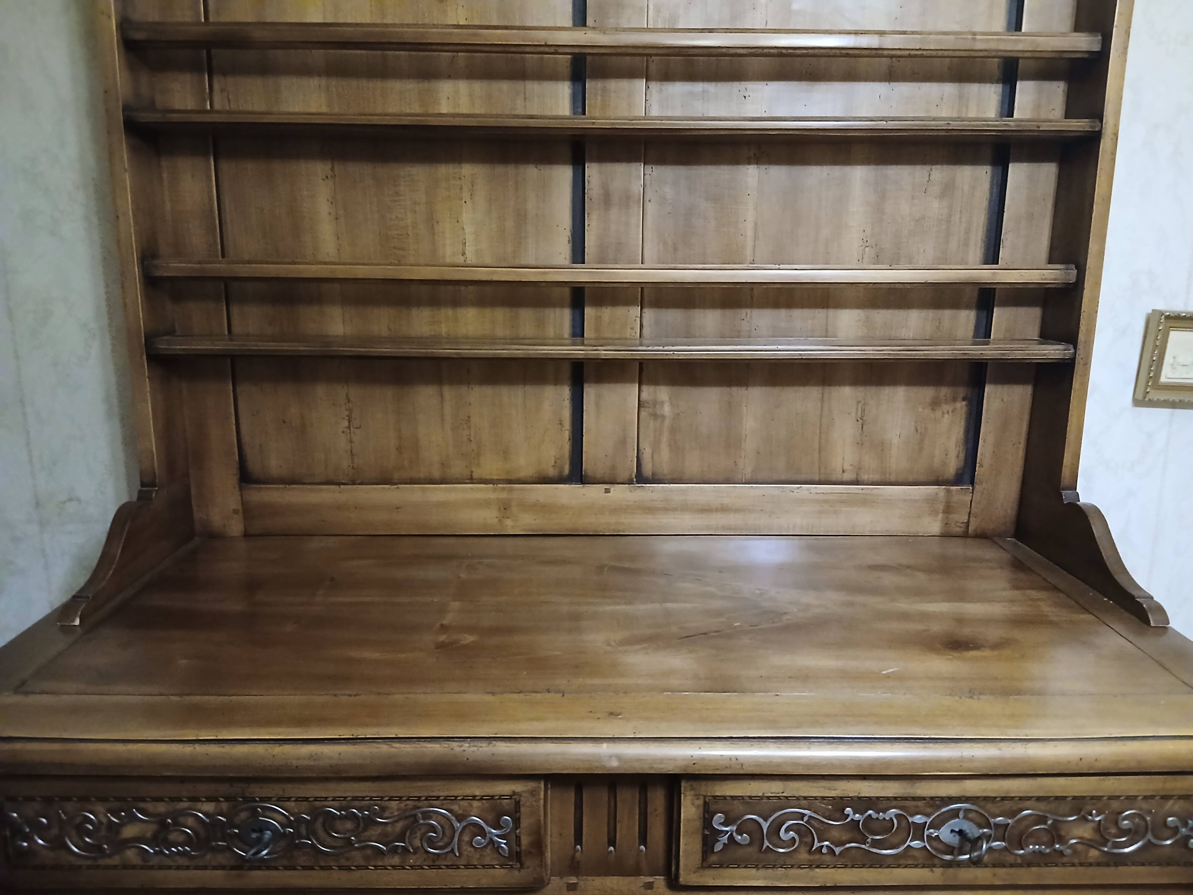 Antique Vendée dresser in solid elm by artisan Chaillou Hermouet.