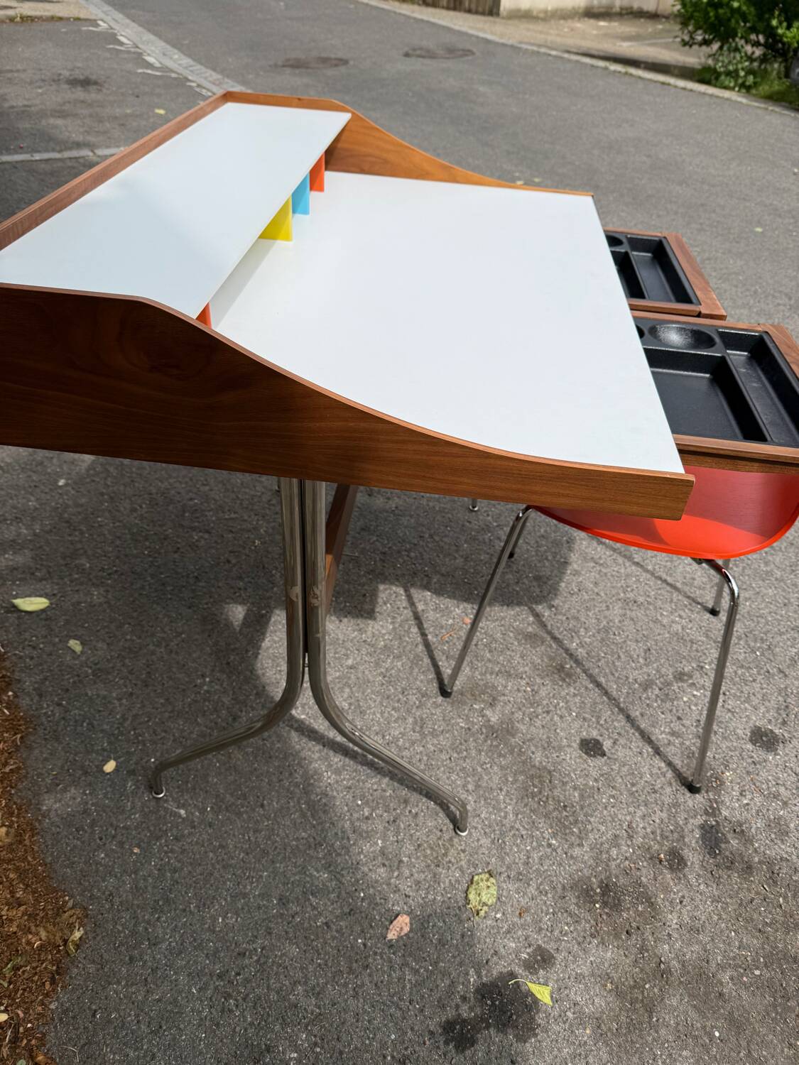 Vitra desk - Home desk - swag leg desk - George Nelson