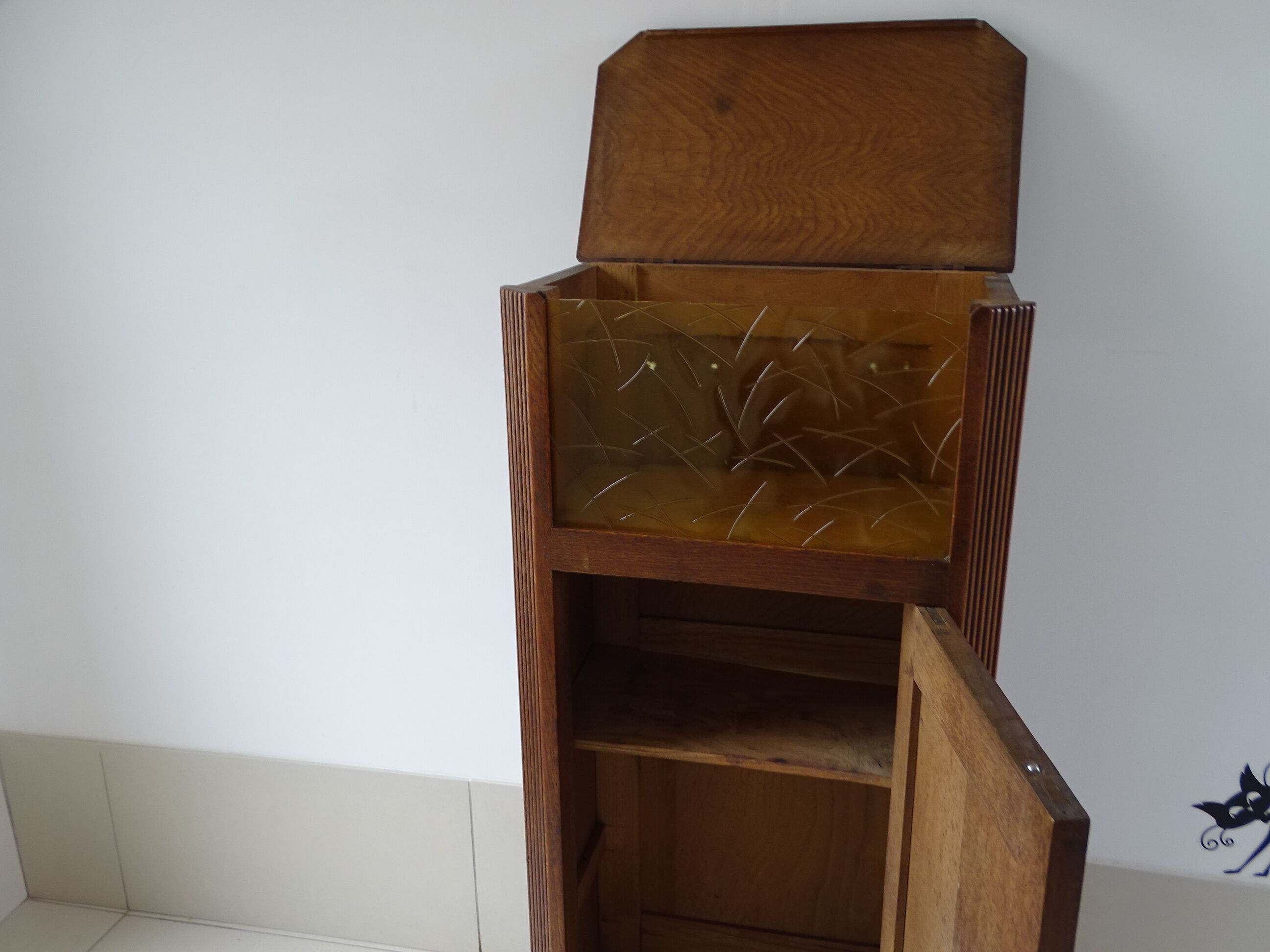 Showcase sideboard art deco in solid oak