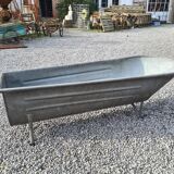 Zinc bathtub